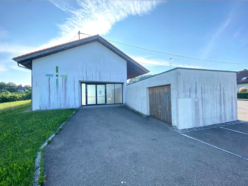 fassadenreinigung-putzfassade-reinigen-lassen-haus-vorher Vorher: Putzfassade eines Einfamilienhauses vor der Fassadenreinigung durch Purify