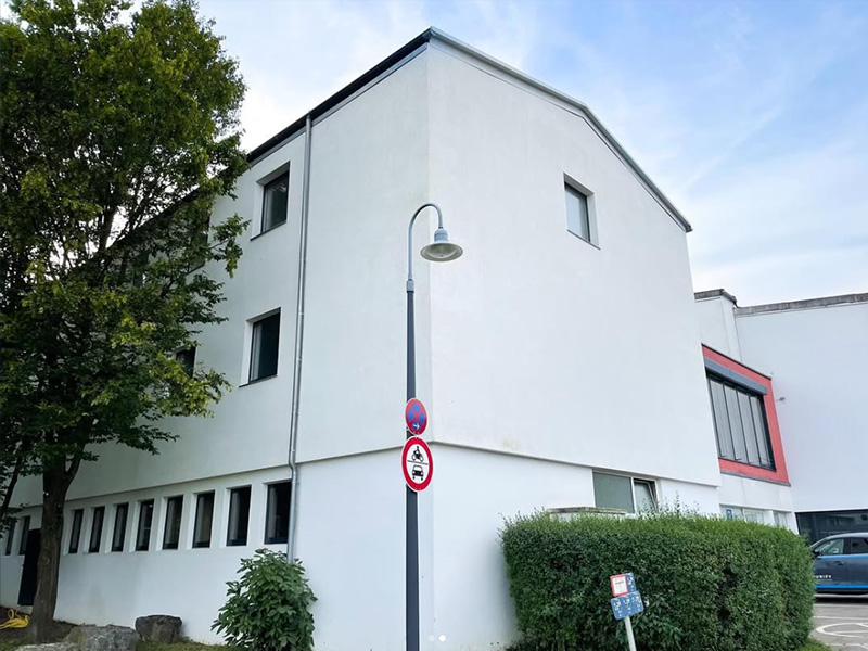 fassadenreinigung-putzfassade-reinigen-lassen-mehrfamilienhaus-nachher Nachher: Putzfassade eines Mehrfamilienhauses nach der Fassadenreinigung durch Purify