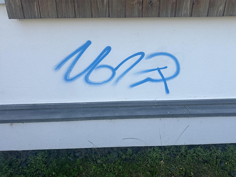 graffiti-auf-putzfassade Graffiti auf einer Putzfassade